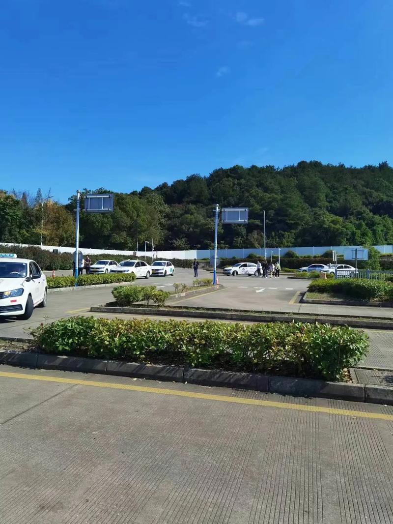 我校學車優勢 科一科四限時通過，一對一速培高效穩過